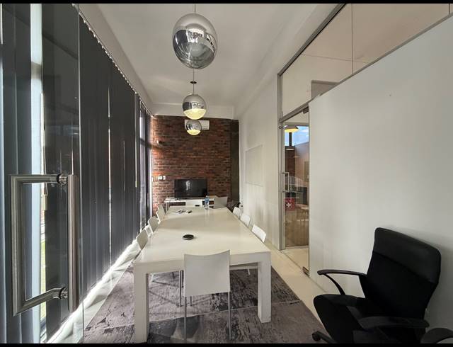 186M² BUILDING TO LET IN WOODSTOCK